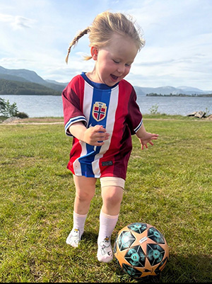 Barnekreftforeningens FotballtrøyeFredag 2026
