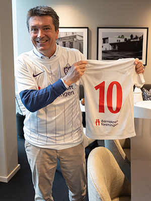 Barnekreftforeningens FotballtrøyeFredag 2026