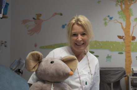 Lise Juul-Hansen jobber som ressurskoordinator for barn med hjernesvulst pg retinoblastom ved Oslo Universitetssjukehus (OUS)