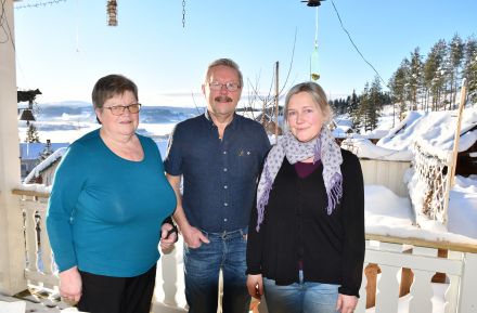  Fra venstre mamma Kristine, pappa Arne og søster Brynhild.